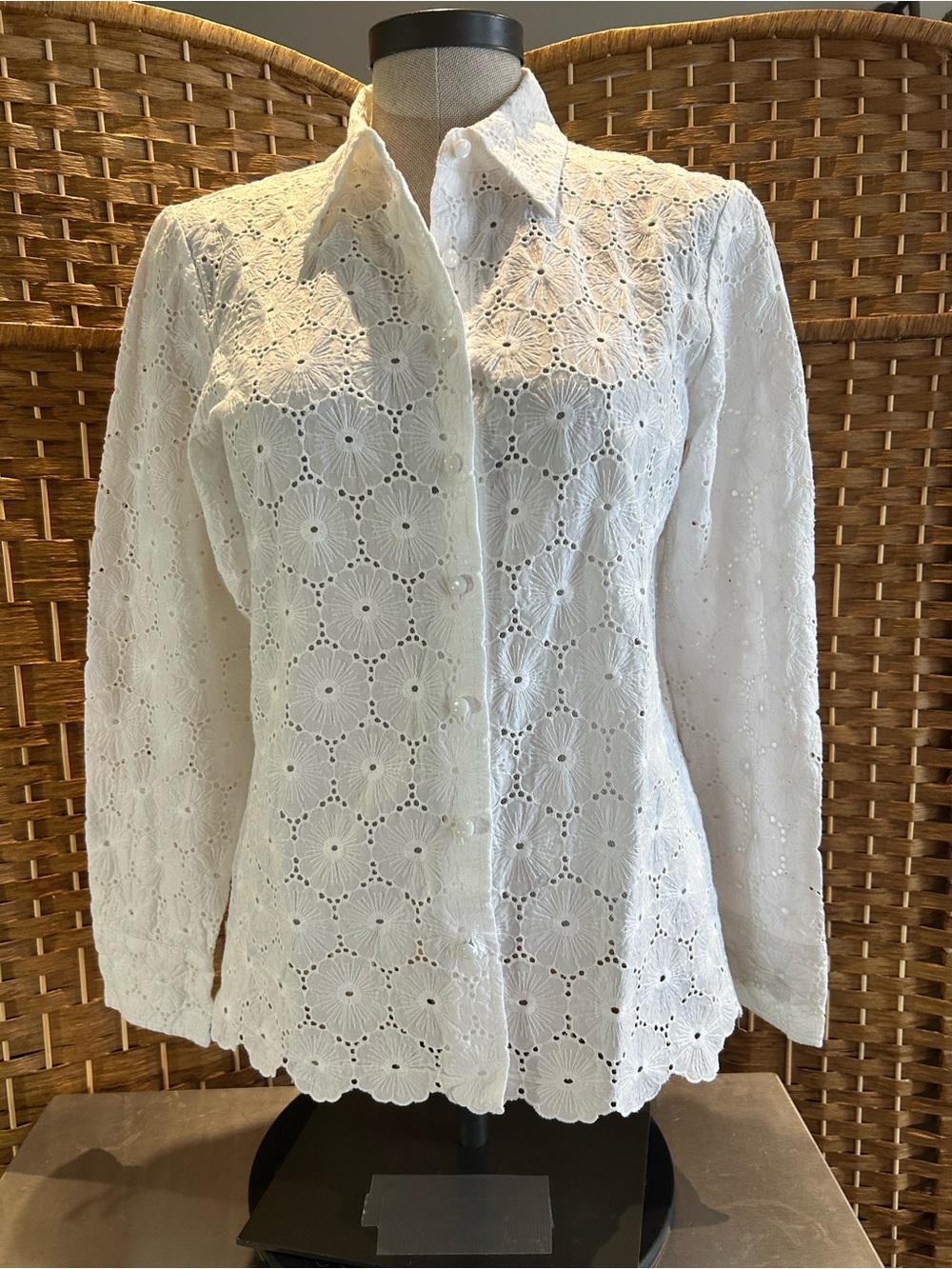White Cotton Floral Eyelet Button Front Blouse Size 8 Talbots